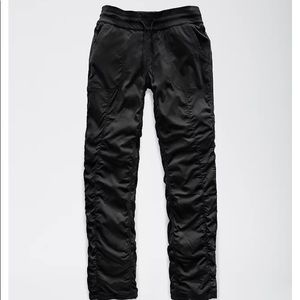 NWOT the North Face Aphrodite pant 2.0. Size XL